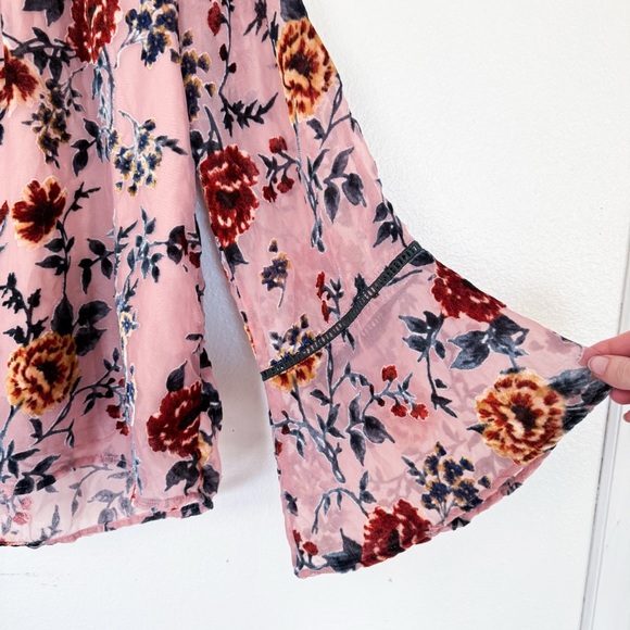 Miss Me Pink Floral Velvet Blouse 🧺 - Picture 4 of 8